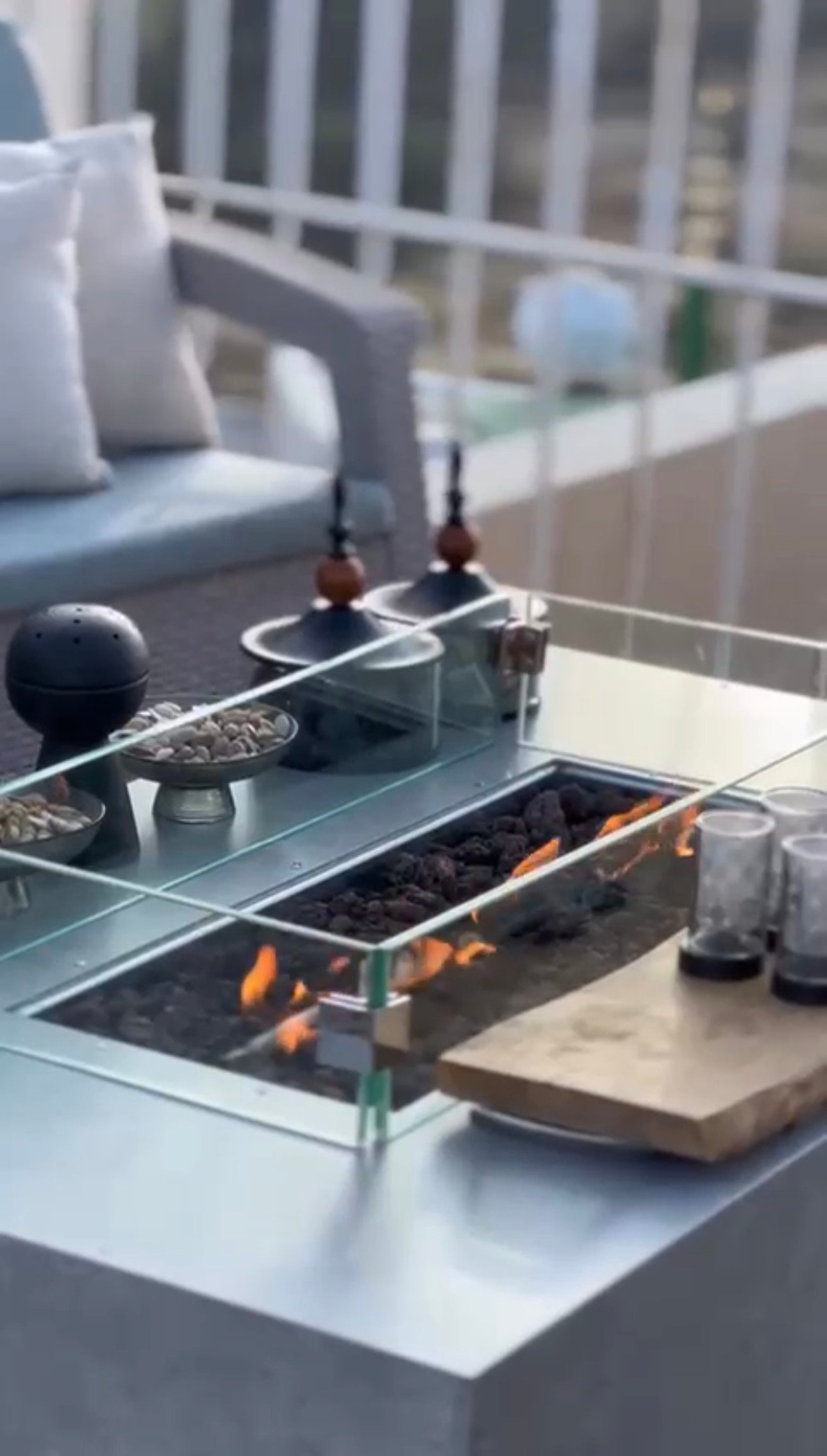 جلسة خارجية مع مشب نار